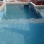 Impermeabilização de piscina com estrutura no solo, sistema Aplicado resina polimérica e termoplástica